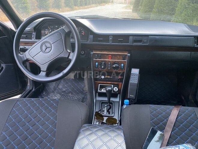 Mercedes E 220 1993, 310,000 km - 2.2 l - Bakı