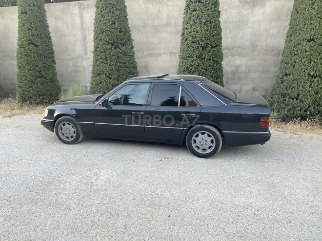 Mercedes E 220 1993, 310,000 km - 2.2 l - Bakı