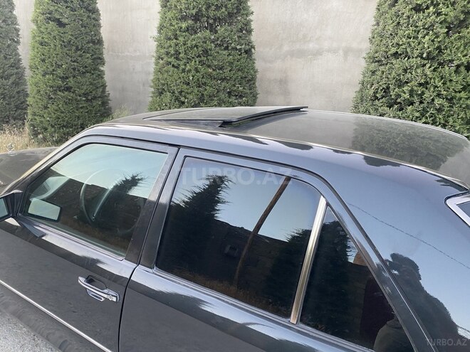 Mercedes E 220 1993, 310,000 km - 2.2 l - Bakı