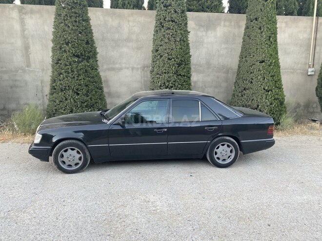 Mercedes E 220 1993, 310,000 km - 2.2 l - Bakı