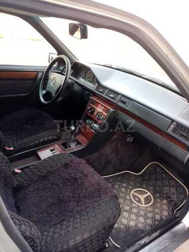 Mercedes E 200 1993, 36,000 km - 2.0 l - Tovuz