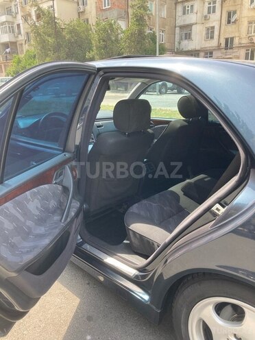 Mercedes E 220 2000, 350,000 km - 2.2 l - Bakı