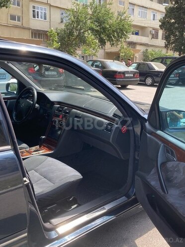 Mercedes E 220 2000, 350,000 km - 2.2 l - Bakı