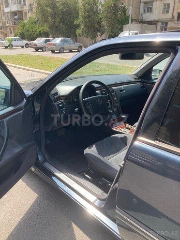 Mercedes E 220 2000, 350,000 km - 2.2 l - Bakı