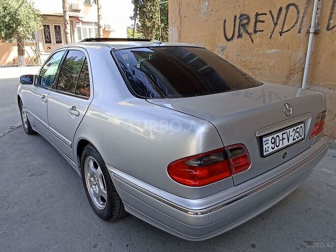 Mercedes E 240 2001, 270,000 km - 2.4 l - Sumqayıt