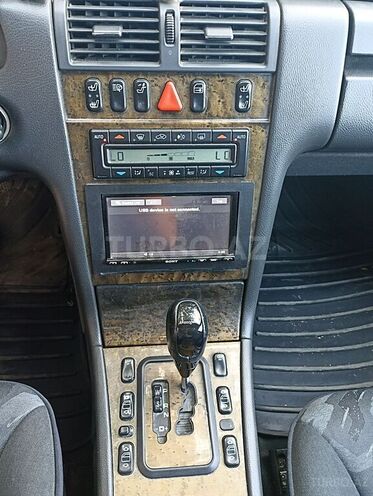 Mercedes E 240 2001, 270,000 km - 2.4 l - Sumqayıt