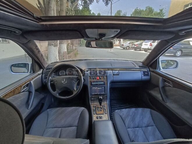 Mercedes E 240 2001, 270,000 km - 2.4 l - Sumqayıt