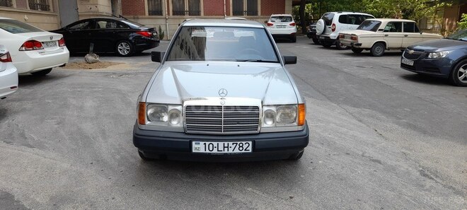 Mercedes E 300 1987, 368,000 km - 0.3 л - Bakı
