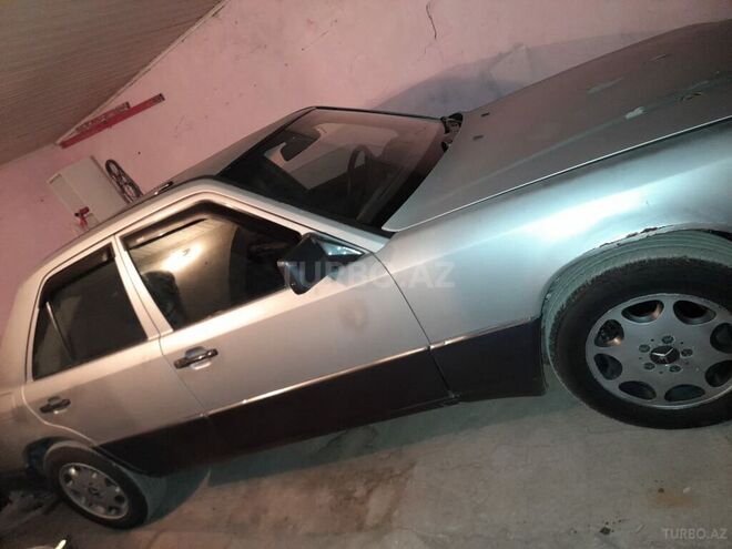 Mercedes E 230 1985, 320,000 km - 2.3 l - Bakı