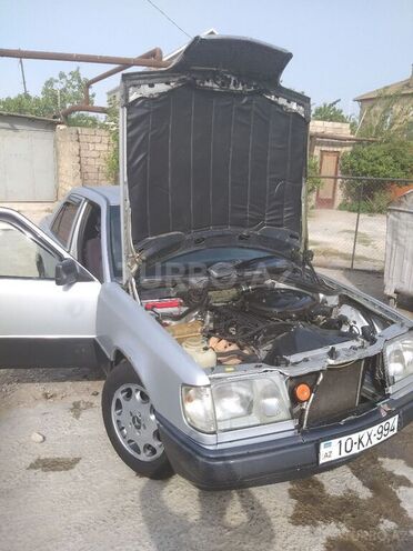 Mercedes E 230 1985, 320,000 km - 2.3 l - Bakı