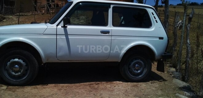 LADA (VAZ) Niva 2002, 213,000 km - 1.7 l - Lerik