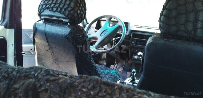 LADA (VAZ) Niva 2002, 213,000 km - 1.7 l - Lerik