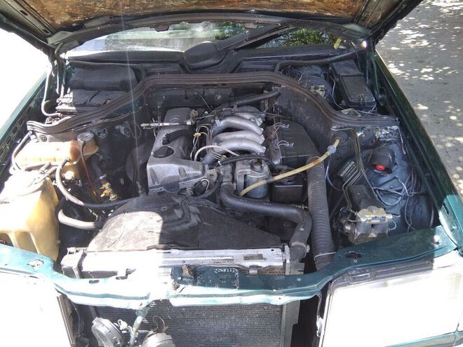 Mercedes E 200 1993, 256,809 km - 2.0 l - Bakı