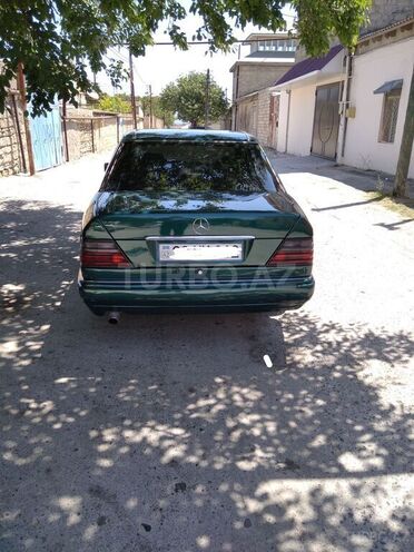 Mercedes E 200 1993, 256,809 km - 2.0 l - Bakı