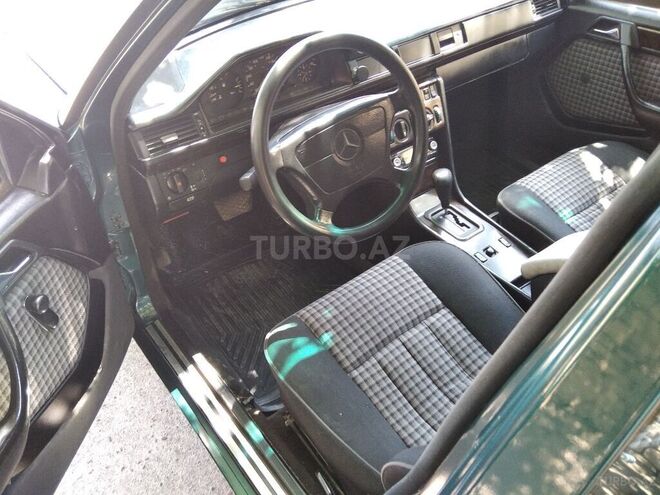 Mercedes E 200 1993, 256,809 km - 2.0 l - Bakı