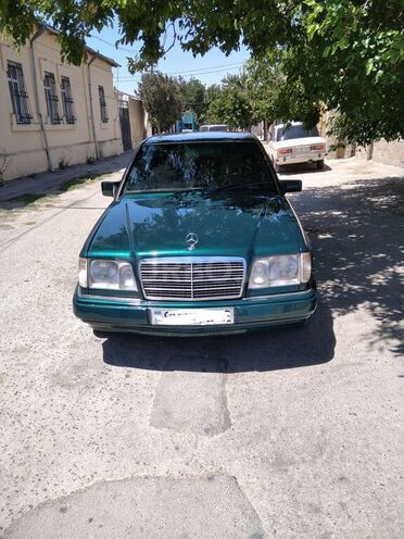 Mercedes E 200 1993, 256,809 km - 2.0 l - Bakı