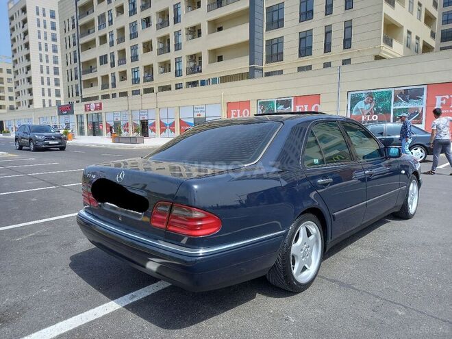 Mercedes E 240 1998, 268,000 km - 2.4 л - Sumqayıt