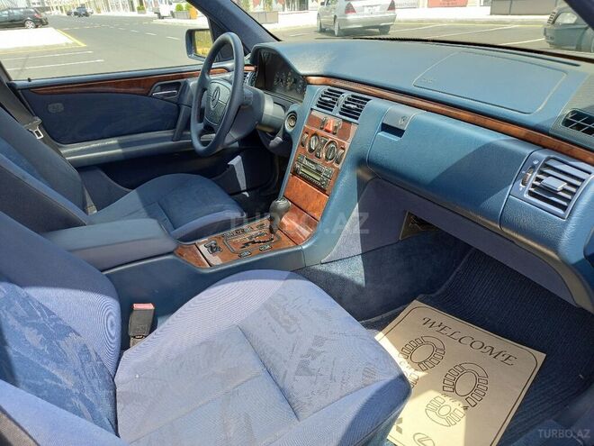 Mercedes E 240 1998, 268,000 km - 2.4 л - Sumqayıt