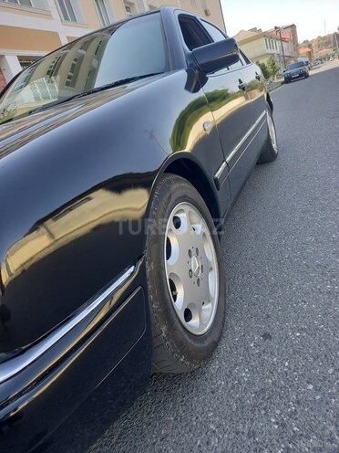 Mercedes E 240 1998, 353,000 km - 2.4 л - Quba