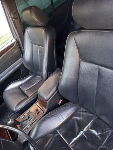 Mercedes E 240 1998, 353,000 km - 2.4 л - Quba