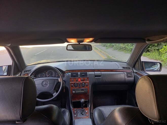 Mercedes E 240 1998, 353,000 km - 2.4 л - Quba