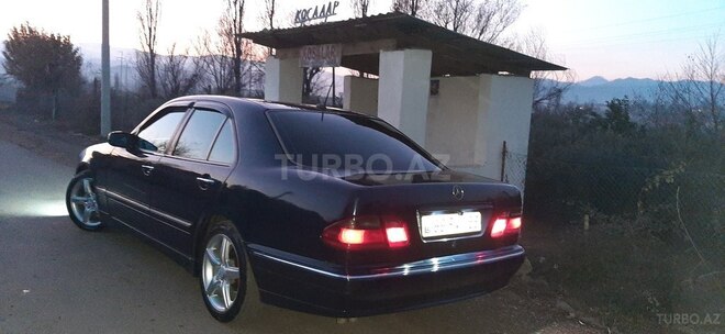 Mercedes E 220 2000, 379,000 km - 2.2 л - Lənkəran
