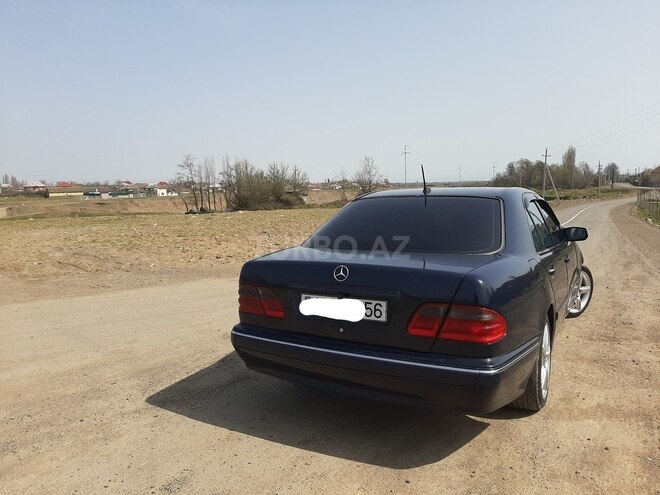 Mercedes E 220 2000, 379,000 km - 2.2 л - Lənkəran