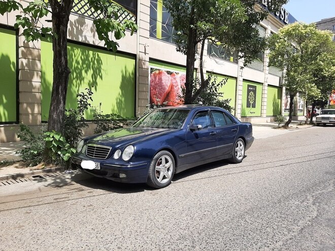 Mercedes E 220 2000, 379,000 km - 2.2 л - Lənkəran