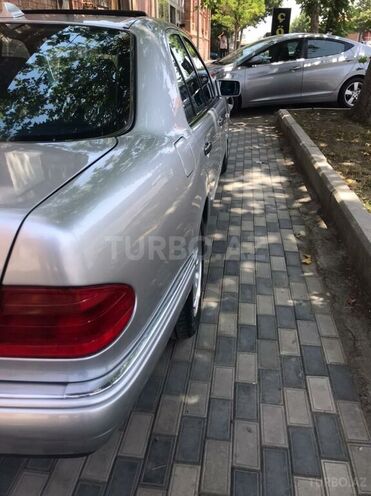 Mercedes E 240 1999, 217,000 km - 2.4 l - Gəncə