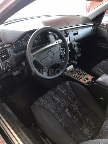 Mercedes E 240 1999, 217,000 km - 2.4 l - Gəncə