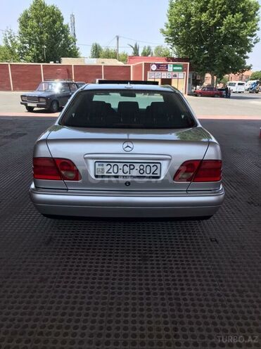 Mercedes E 240 1999, 217,000 km - 2.4 l - Gəncə