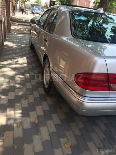 Mercedes E 240 1999, 217,000 km - 2.4 l - Gəncə