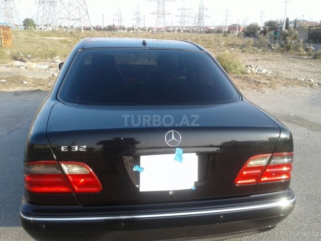 Mercedes E 320 2001, 181,000 km - 3.2 л - Bakı
