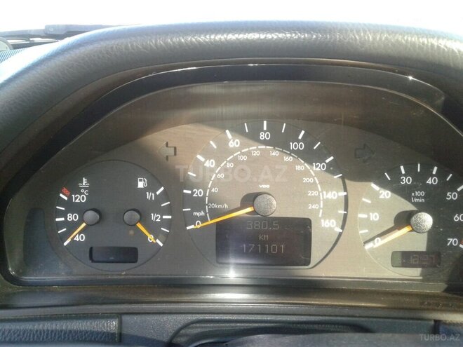 Mercedes E 320 2001, 181,000 km - 3.2 л - Bakı