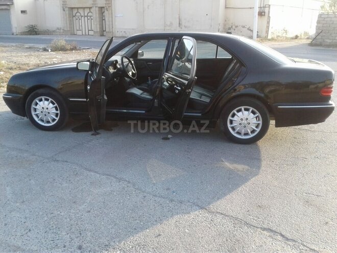 Mercedes E 320 2001, 181,000 km - 3.2 л - Bakı