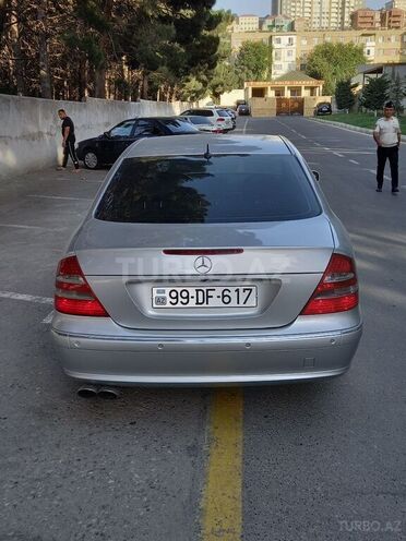 Mercedes E 220 2002, 290,000 km - 2.2 l - Bakı