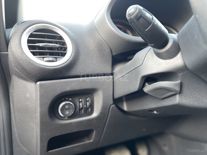 Opel Corsa 2014, 79,500 km - 1.4 л - Bakı