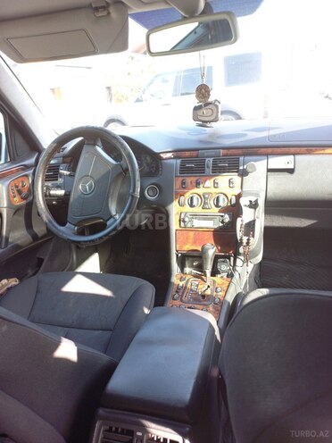 Mercedes E 280 1999, 359,000 km - 2.8 л - Bakı