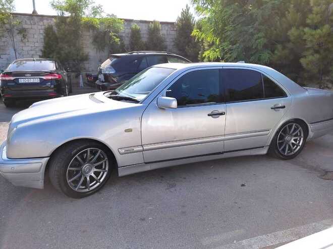 Mercedes E 280 1999, 359,000 km - 2.8 л - Bakı