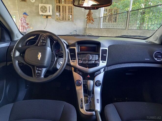 Chevrolet Cruze 2015, 93,000 km - 1.4 л - Yevlax