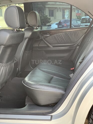 Mercedes E 240 2000, 233,000 km - 2.4 l - Bakı