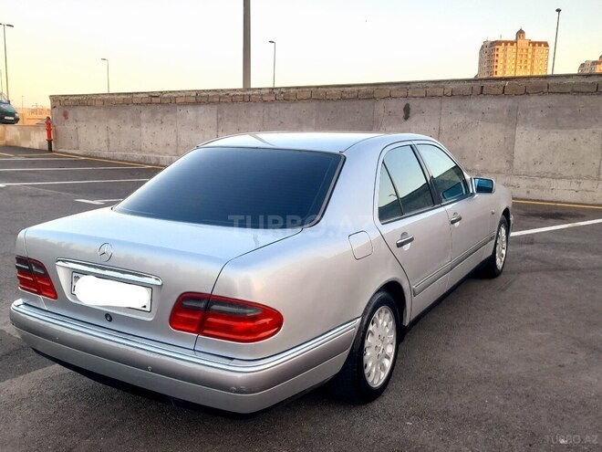 Mercedes E 240 1999, 294,300 km - 2.4 л - Bakı