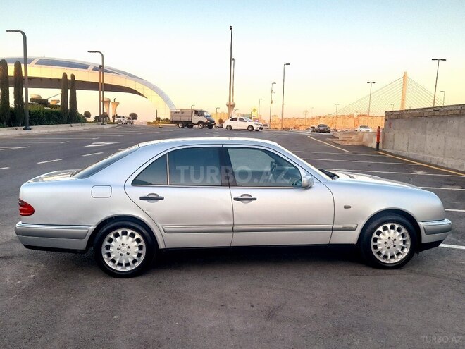 Mercedes E 240 1999, 294,300 km - 2.4 л - Bakı