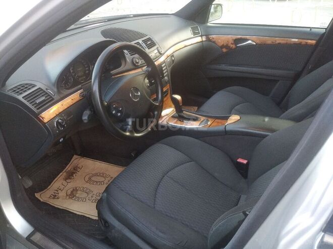 Mercedes E 220 2002, 283,840 km - 2.2 l - Bakı