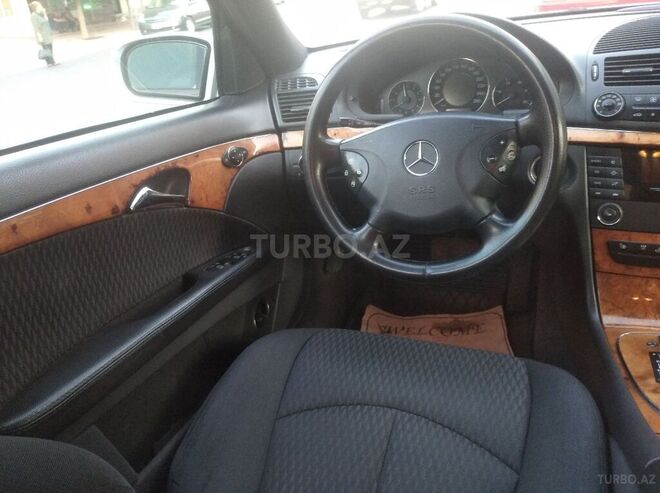 Mercedes E 220 2002, 283,840 km - 2.2 l - Bakı