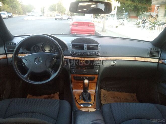 Mercedes E 220 2002, 283,840 km - 2.2 l - Bakı