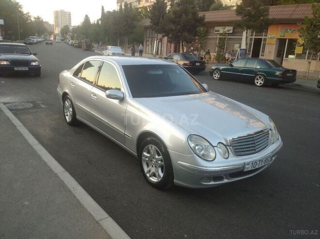 Mercedes E 220 2002, 283,840 km - 2.2 l - Bakı