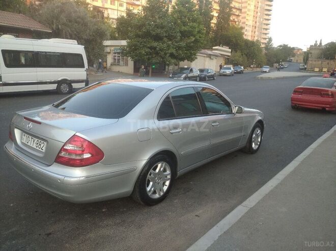 Mercedes E 220 2002, 283,840 km - 2.2 l - Bakı