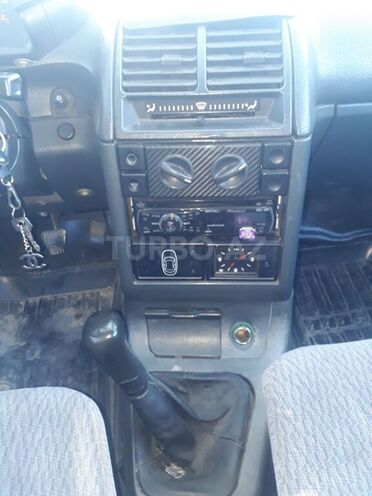 LADA (VAZ) 2112 2002, 152,800 km - 1.6 l - Salyan