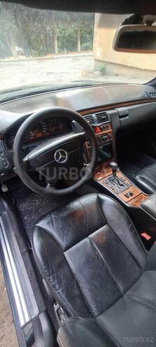 Mercedes E 240 1998, 288,000 km - 2.4 l - Bakı